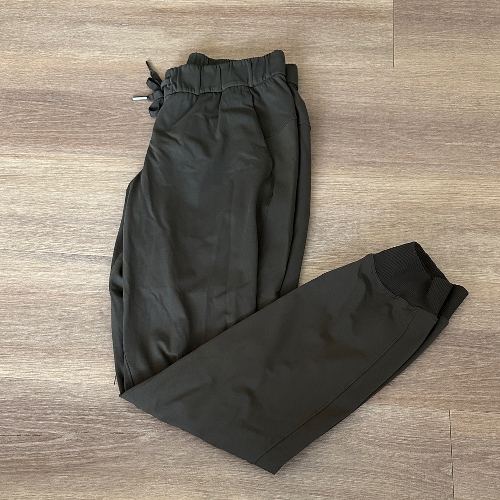Lululemon Women’s Army Green Joggers
